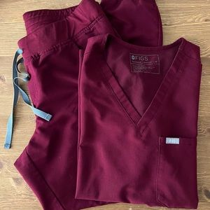 Figs Burgundy/Maroon Scrub Set - size M